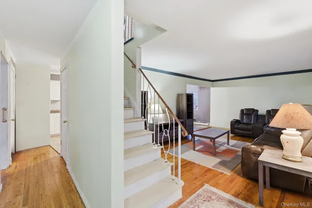 $749,900 | 11 Val Court, Holbrook, NY 11741