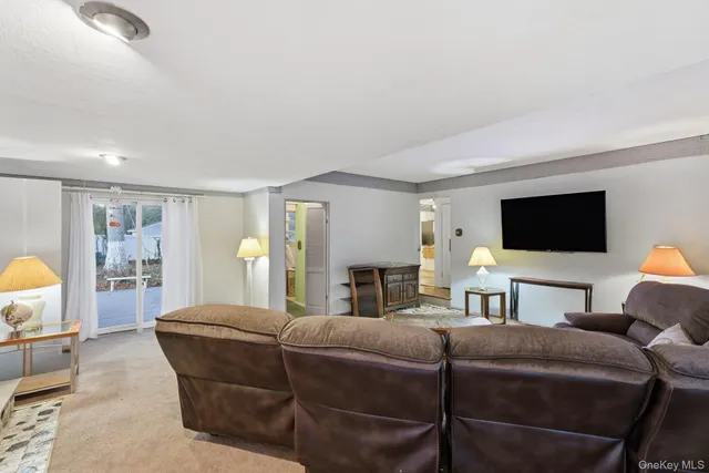 $749,900 | 11 Val Court, Holbrook, NY 11741