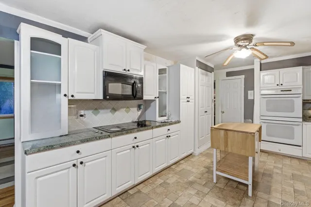 $749,900 | 11 Val Court, Holbrook, NY 11741