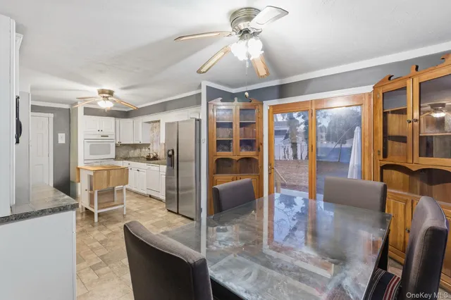 $749,900 | 11 Val Court, Holbrook, NY 11741