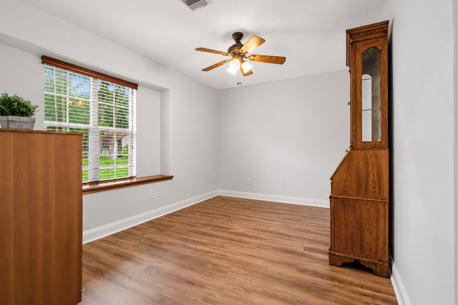 312 Springwood Drive Conroe, TX 77385 - Photo 26 of 50 The spacious secondary downstairs bedroom offers flexibility for guests, family, or a home office.