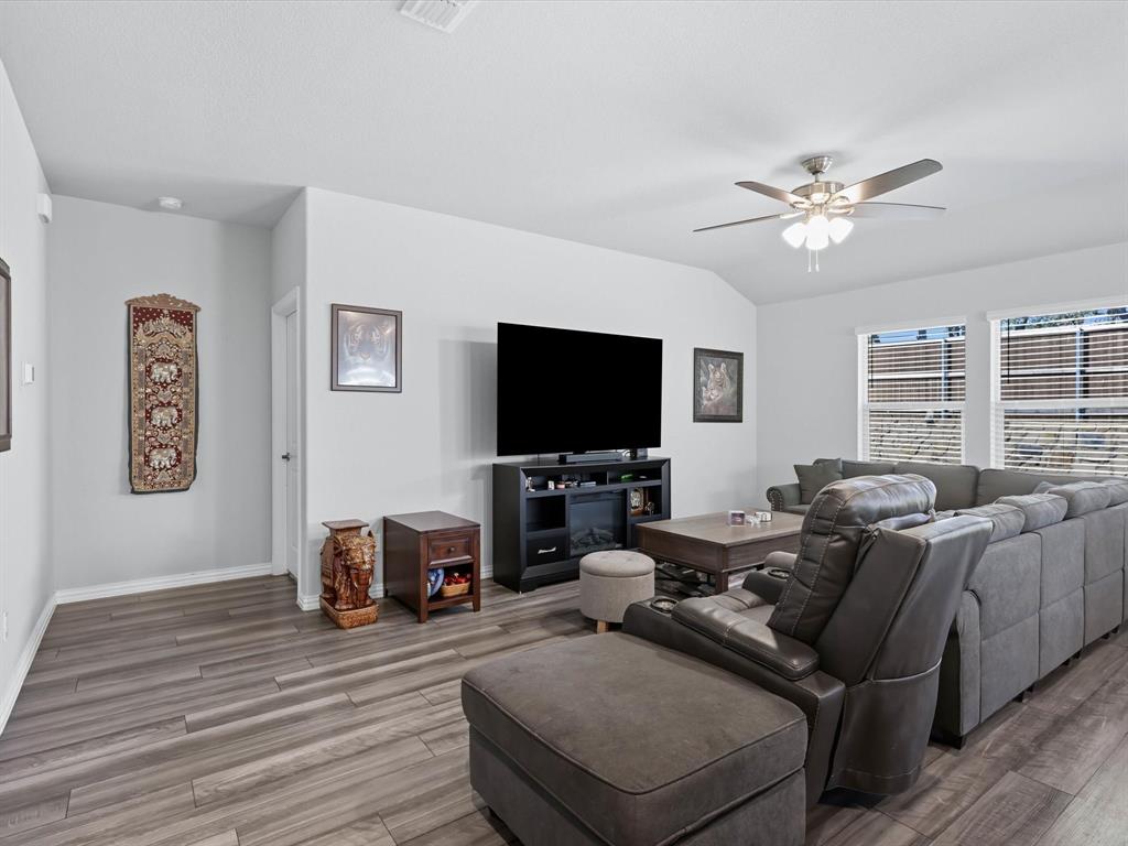 3304 Kingsgarden Road Denton, TX 76207 - Photo 18 of 40