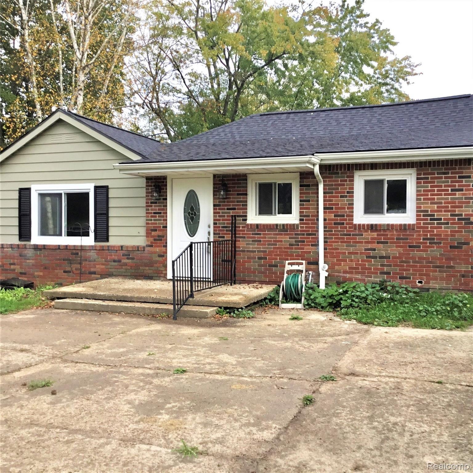 2920 East Dryden Road Metamora, MI 48455 - Photo 13 of 34 Side entry to home
