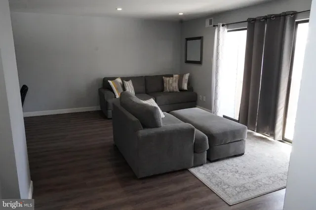 $2,400 | 704 The Woods, Cherry Hill, NJ 08003