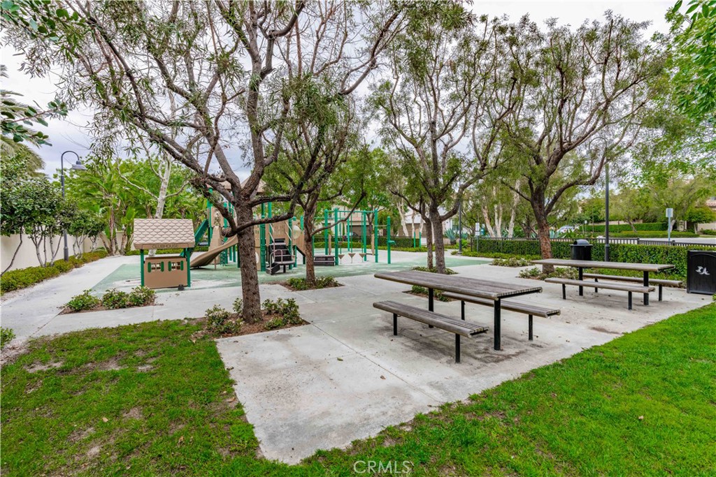 83 Navigator Irvine, CA 92620 - Photo 16 of 19 a park bench sitting in the middle of a park