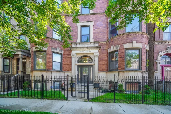 $324,900 | 4935 South Vincennes Avenue, Unit 2S, Chicago, IL 60615