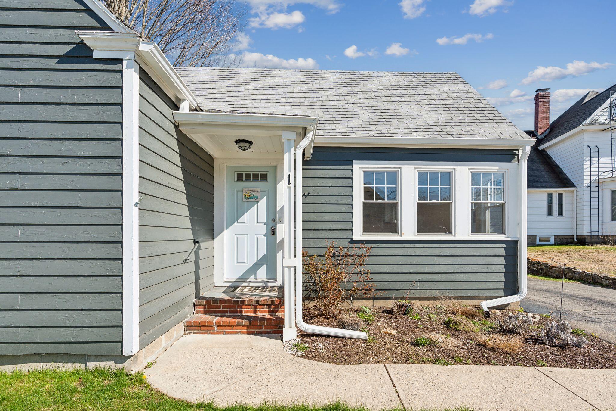 1 Frost Street Springvale, ME 04083 - Photo 4 of 25 DSC08108
