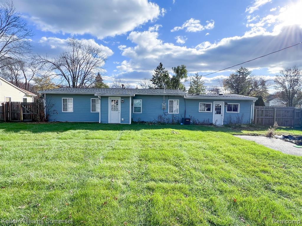 1185 Beta Road Walled Lake, MI 48390 - Photo 23 of 25