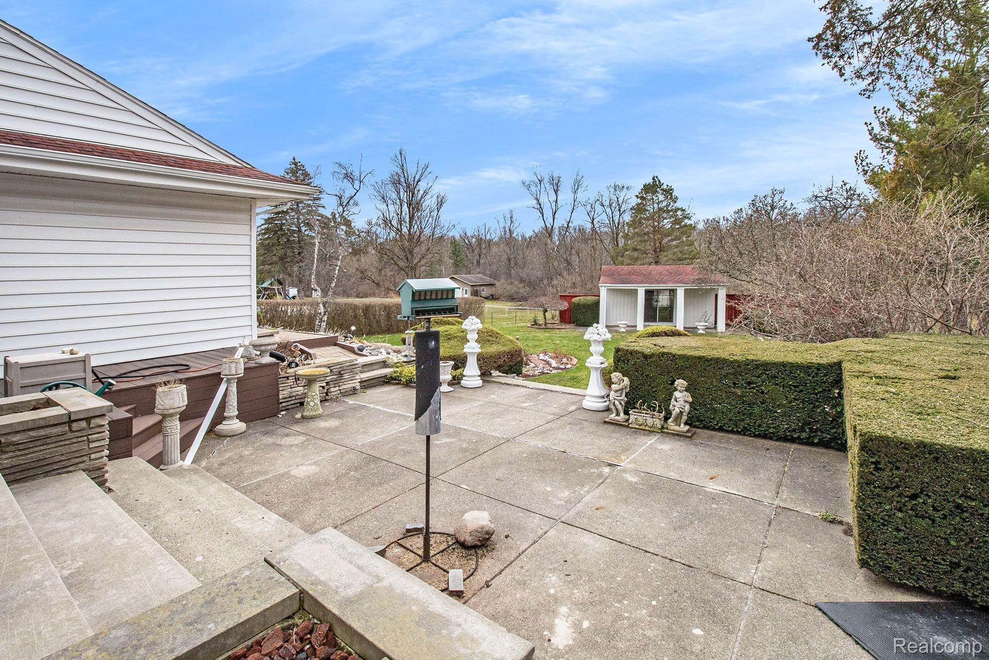 6499 Flushing Road Flushing, MI 48433 - Photo 32 of 36 Patio
