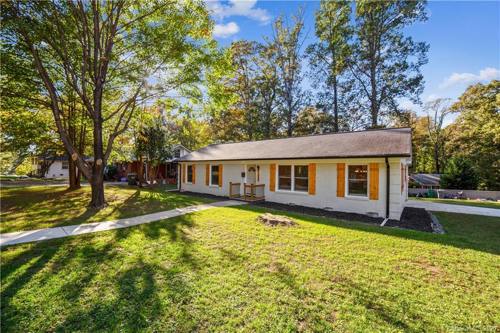 3555 Woodleaf Road Charlotte, NC 28205 - Photo 2 of 33
