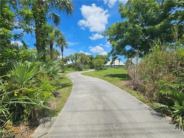 $3,200 | 4942 Fort Denaud Road, Fort Denaud, FL 33935