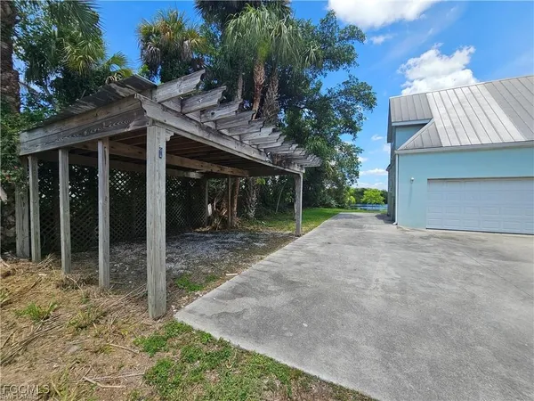 $3,200 | 4942 Fort Denaud Road, Fort Denaud, FL 33935