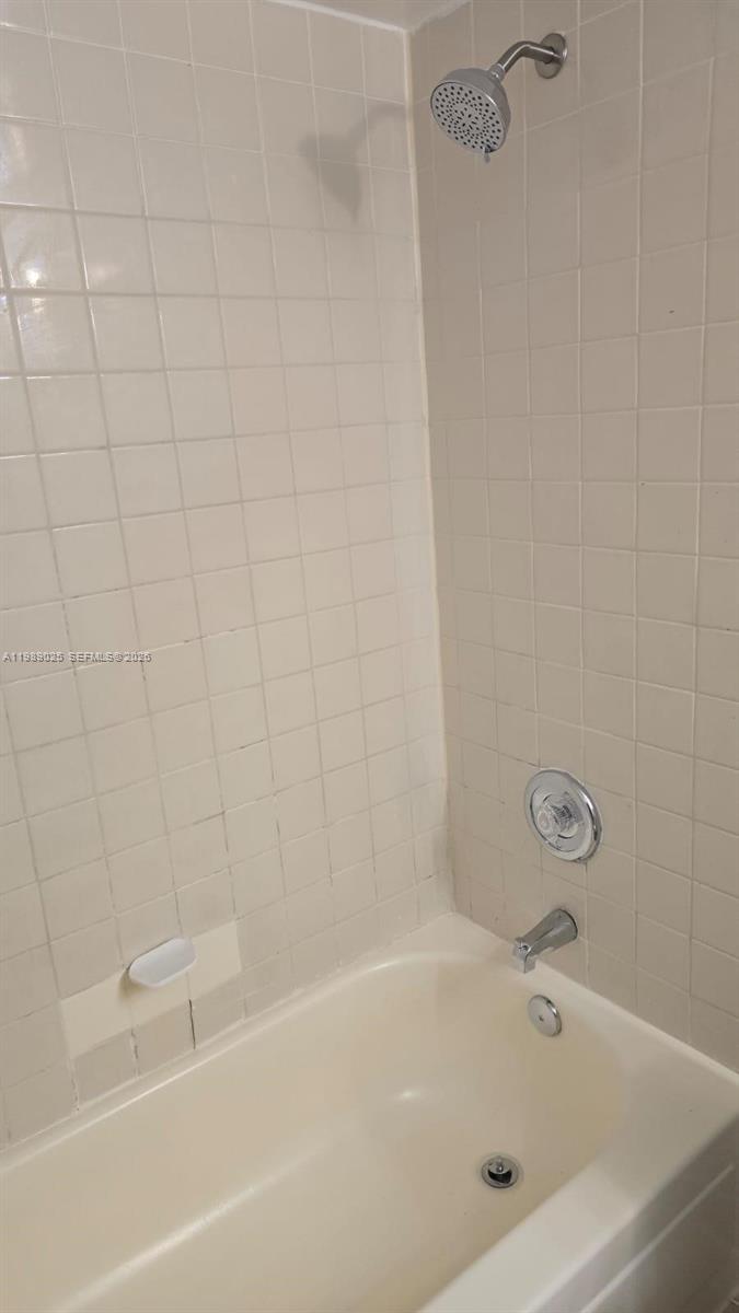 8821 Wiles Road, Unit 108 Coral Springs, FL 33067 - Photo 19 of 46 a bathroom with a bathtub