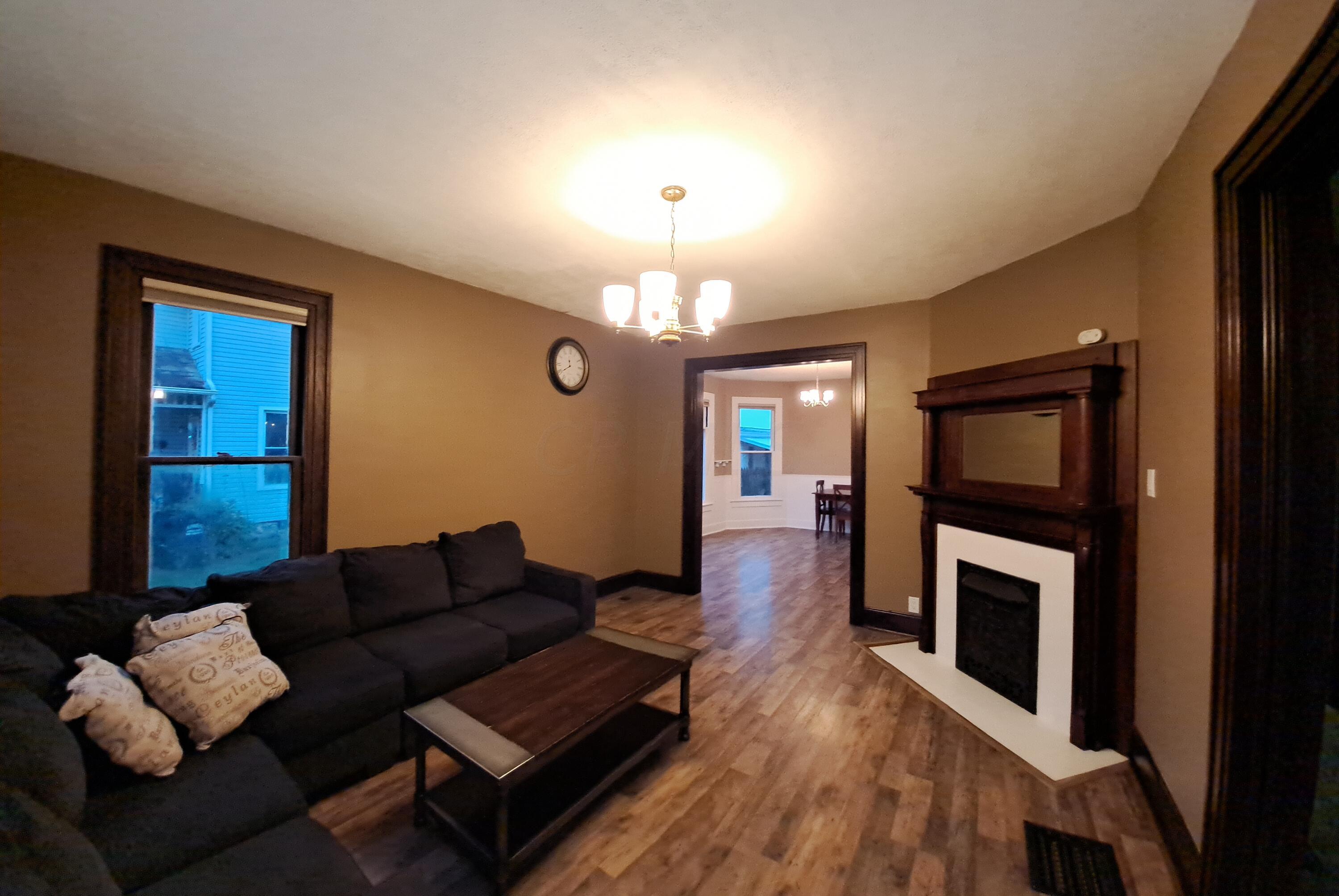 76 Commodore Street Newark, OH 43055 - Photo 9 of 53 Living Room