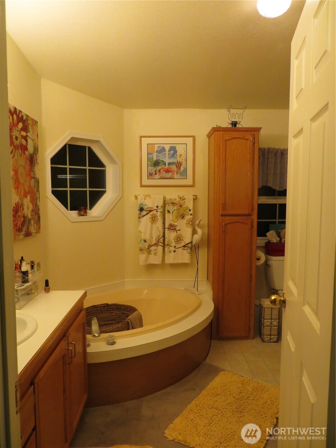 23800 Southeast Tiger Mountain Road Issaquah, WA 98027 - Photo 13 of 21 a bathroom with a tub and a shower