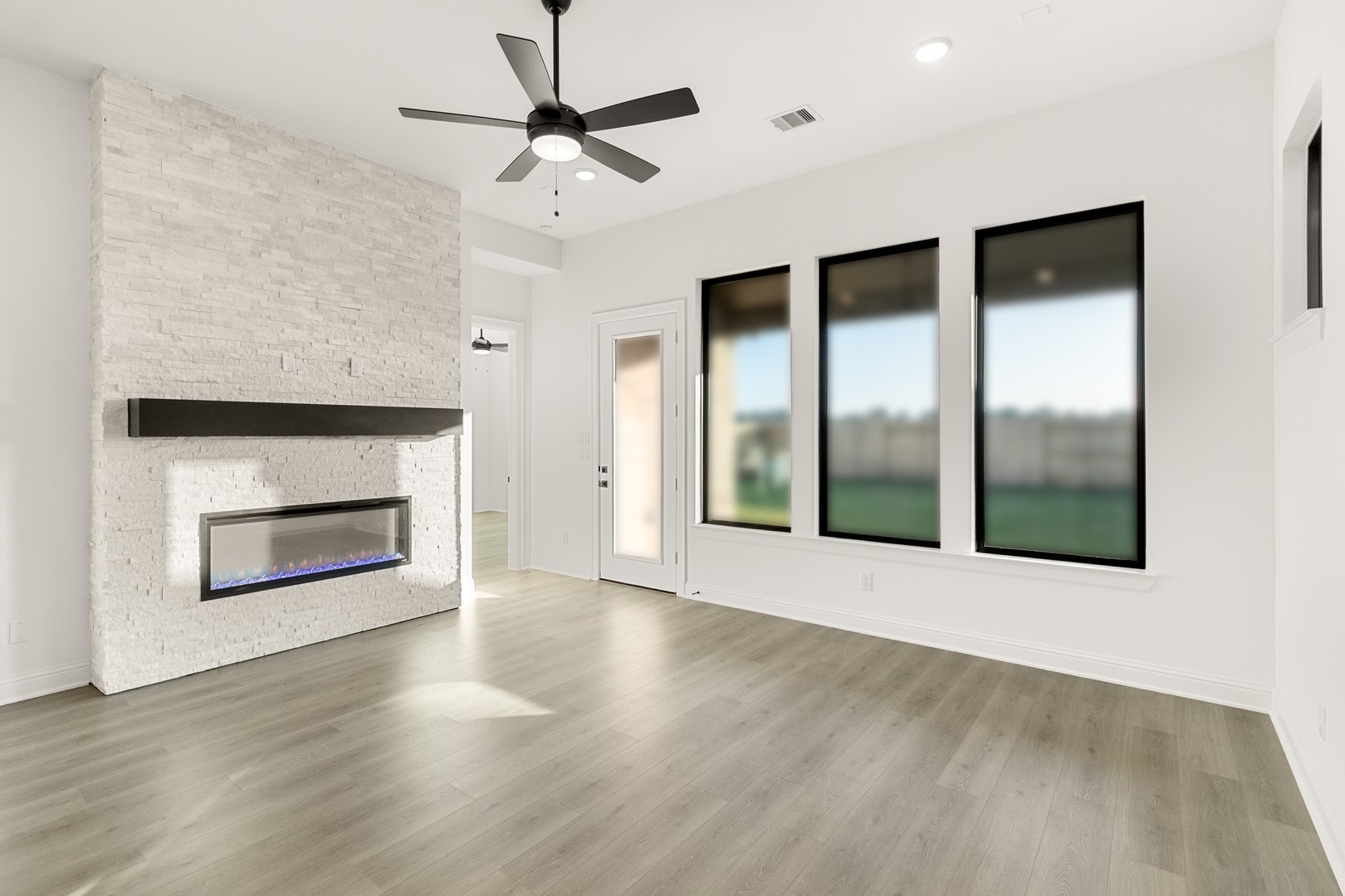 18811 Wild Raspberry Drive Hockley, TX 77447 - Photo 16 of 33 Family Room