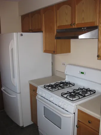 $2,300 | 429 Pacific Court, Wheeling, IL 60090