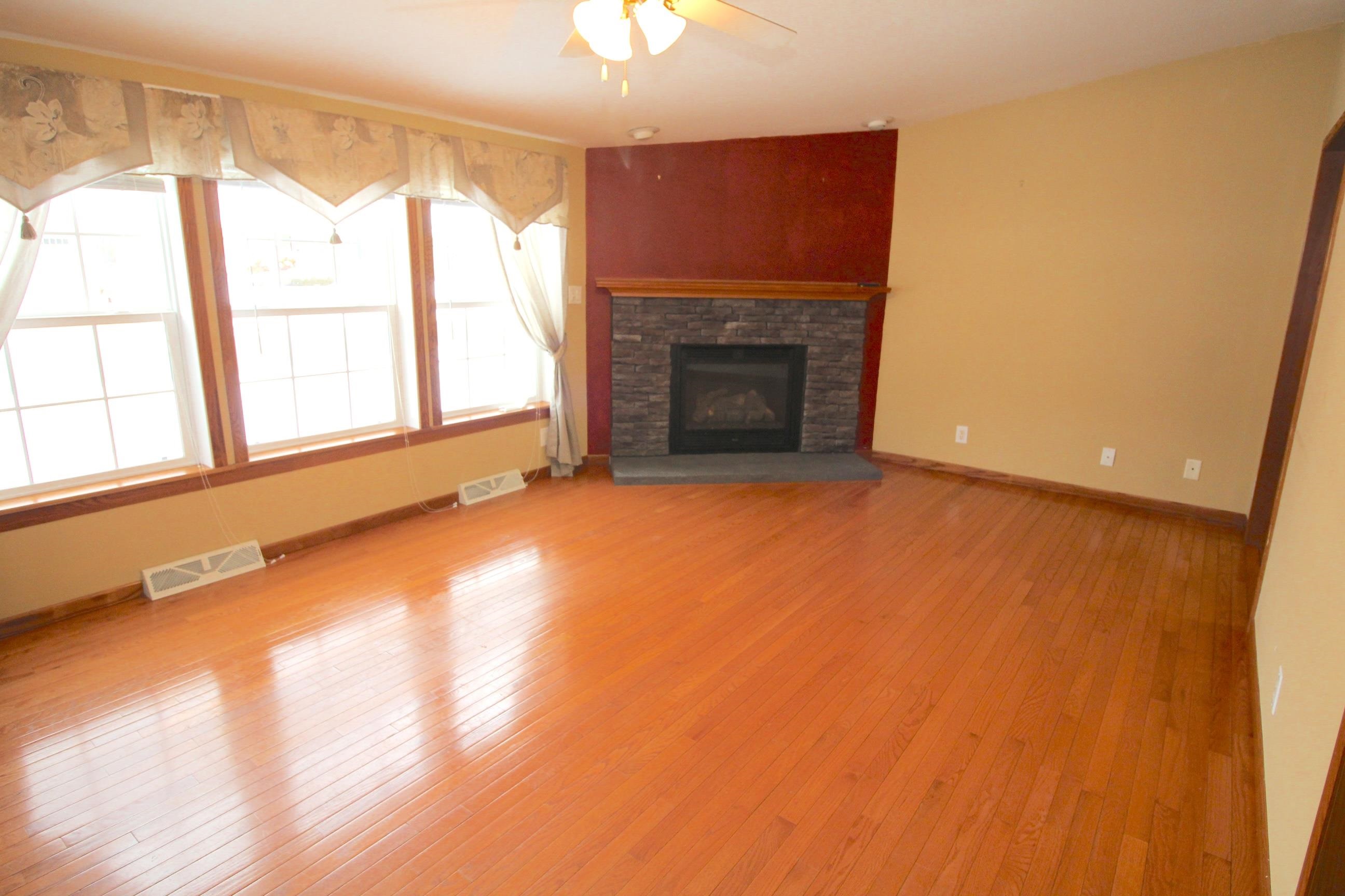 23 Timber Trail Sandown, NH 03873 - Photo 4 of 28