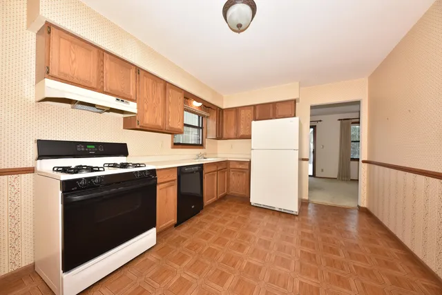 $199,900 | 6427 West Dodge Place, Milwaukee, WI 53220