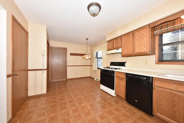 $199,900 | 6427 West Dodge Place, Milwaukee, WI 53220