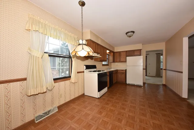 $199,900 | 6427 West Dodge Place, Milwaukee, WI 53220