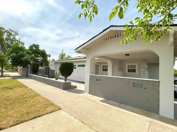 $349,900 | 242 Fresno Street, Fresno, CA 93706