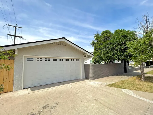 $349,900 | 242 Fresno Street, Fresno, CA 93706