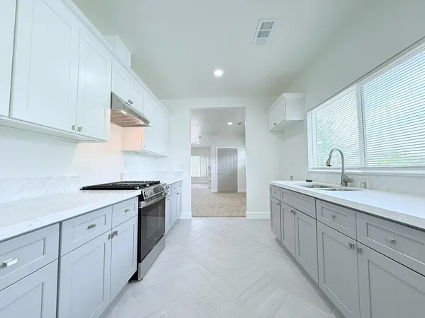 $349,900 | 242 Fresno Street, Fresno, CA 93706