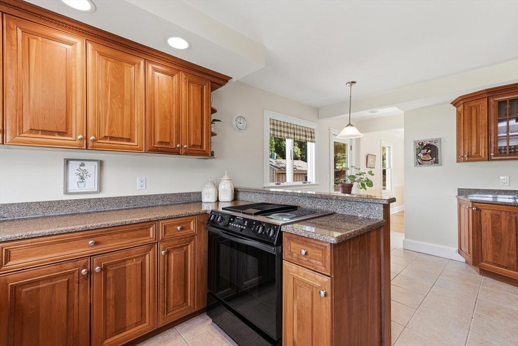 122 Deerfoot Road Southborough, MA 01772 - Photo 11 of 38