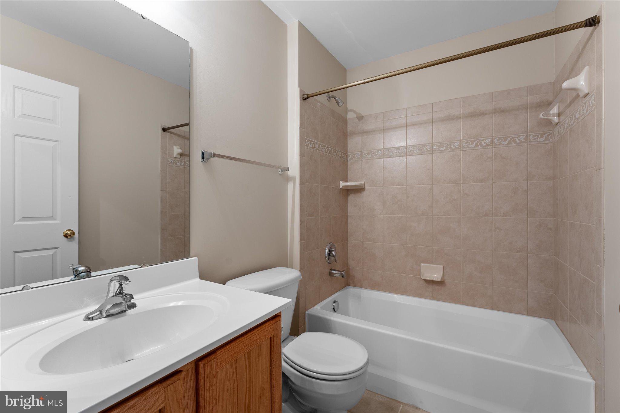 6696 Stream View Lane Warrenton, VA 20187 - Photo 34 of 57 a bathroom with a sink toilet and shower