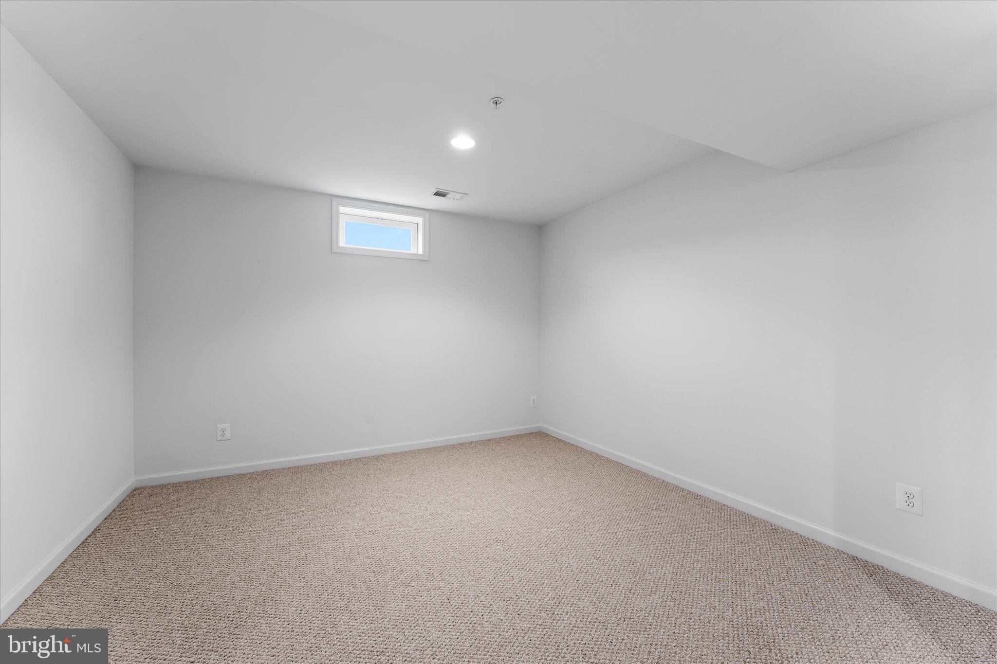 6696 Stream View Lane Warrenton, VA 20187 - Photo 40 of 57 an empty room with a empty space and window