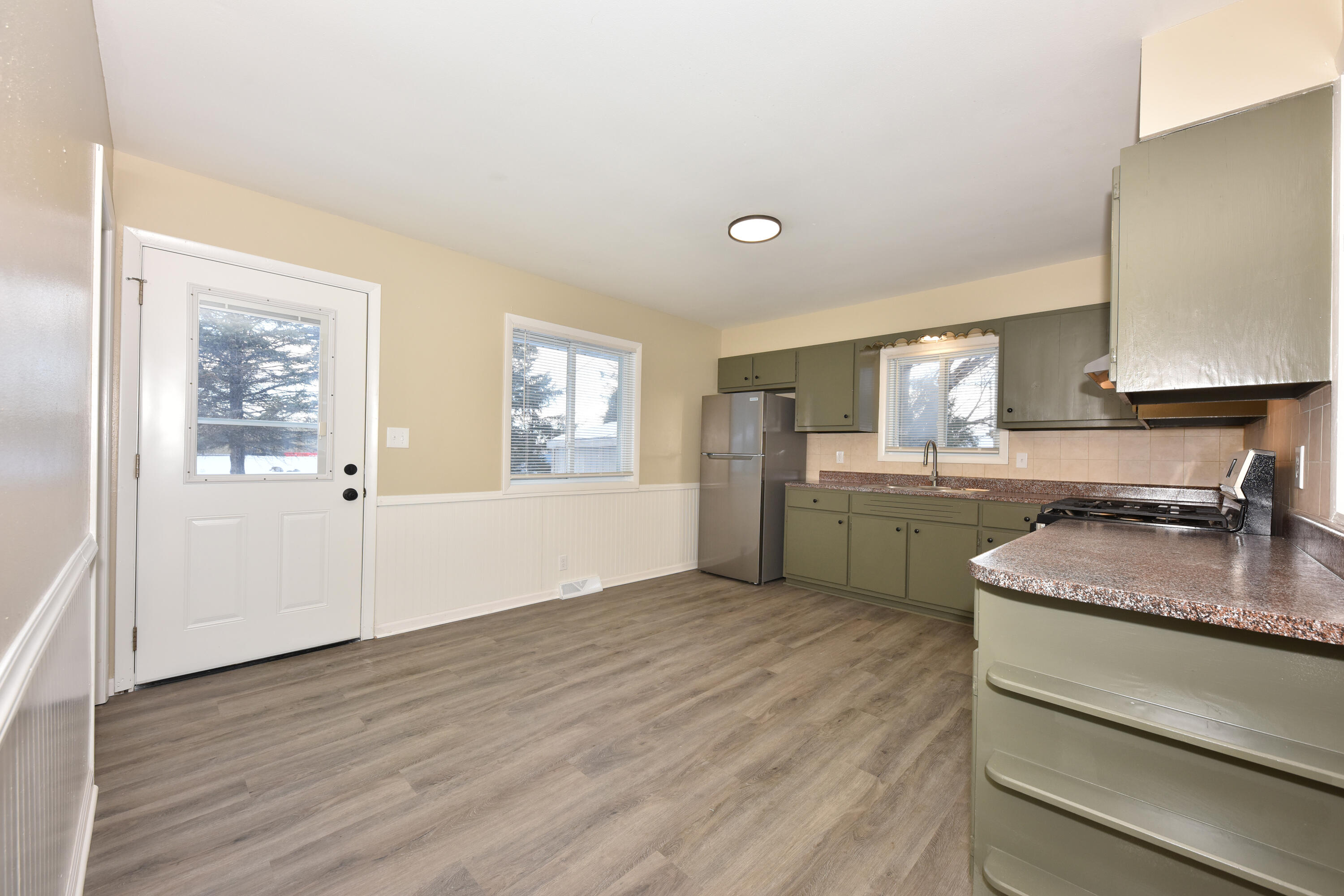 1010 Sunset Ridge Drive West West Bend, WI 53090 - Photo 9 of 36 EUP_5048