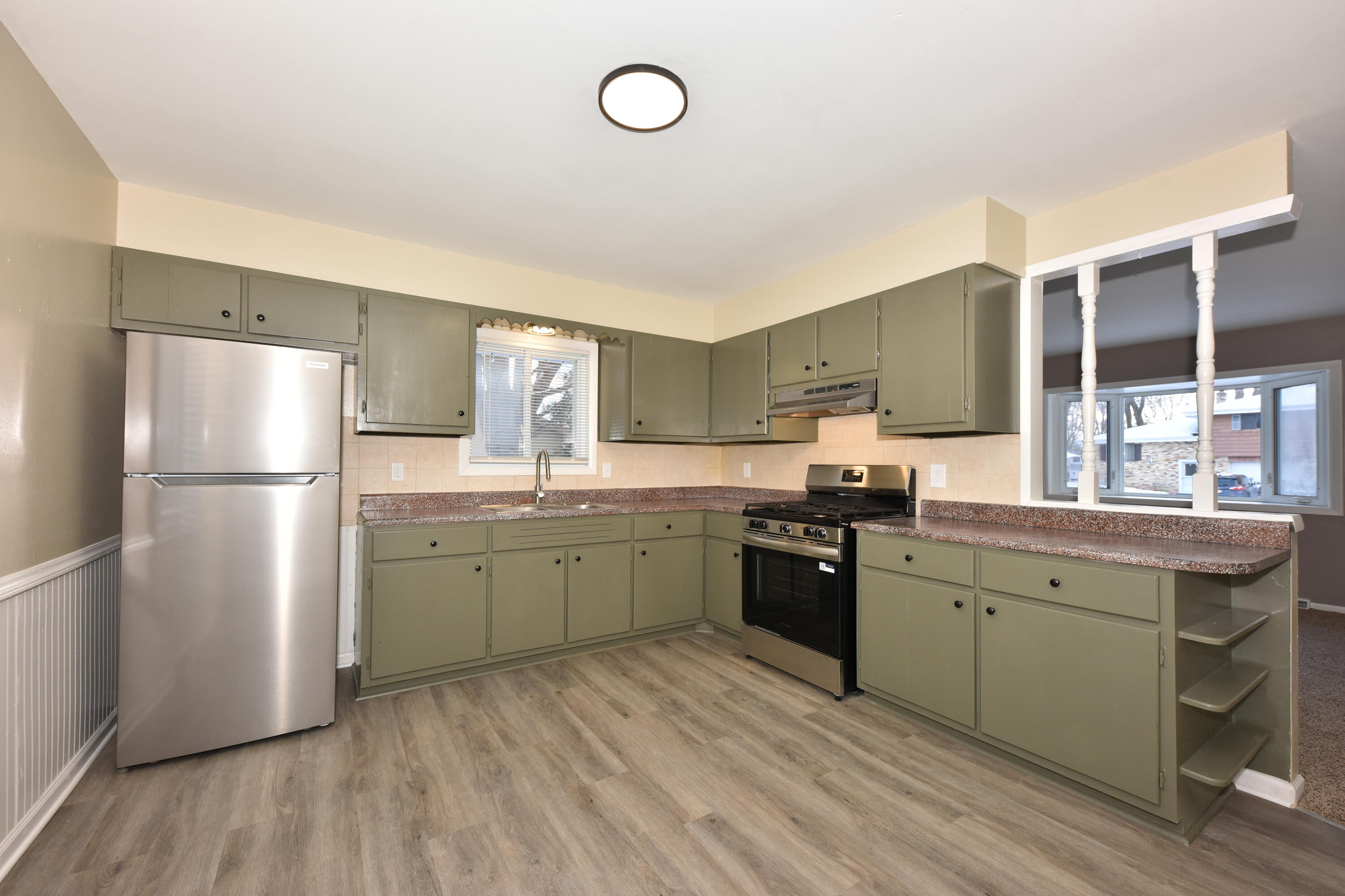 1010 Sunset Ridge Drive West West Bend, WI 53090 - Photo 10 of 36 EUP_5051