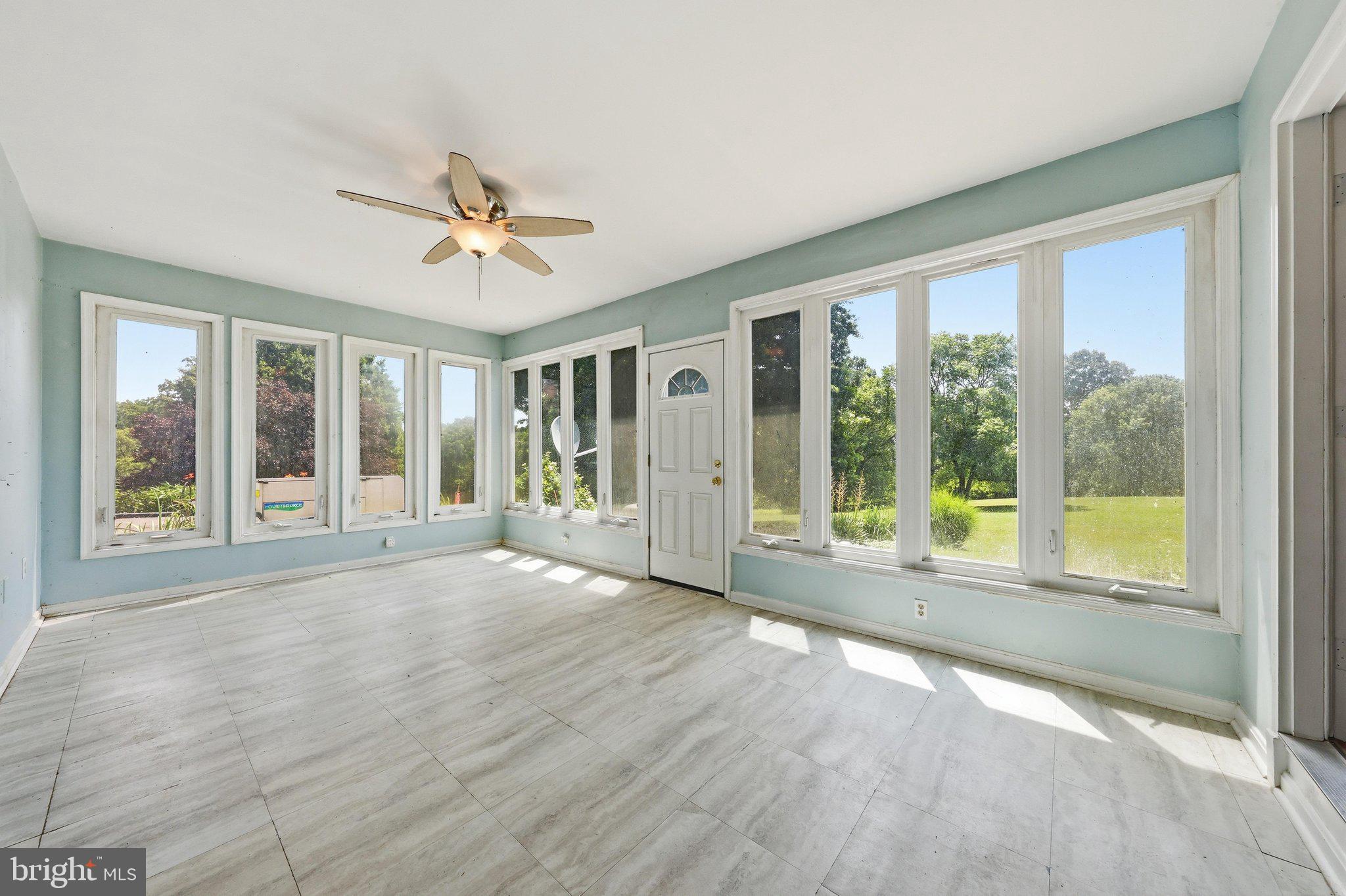 325 East Mountain Road Knoxville, MD 21758 - Photo 19 of 54 Sun Room