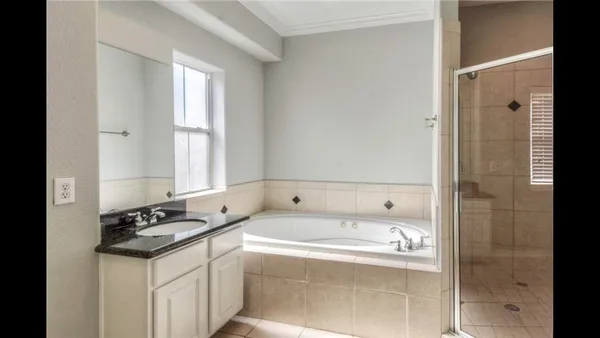 $2,500 | 5415 Kansas Street, Houston, TX 77007