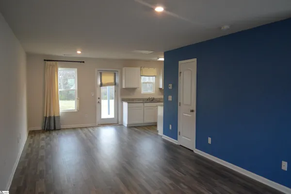 $1,750 | 323 Long Grove Lane, Greer, SC 29650