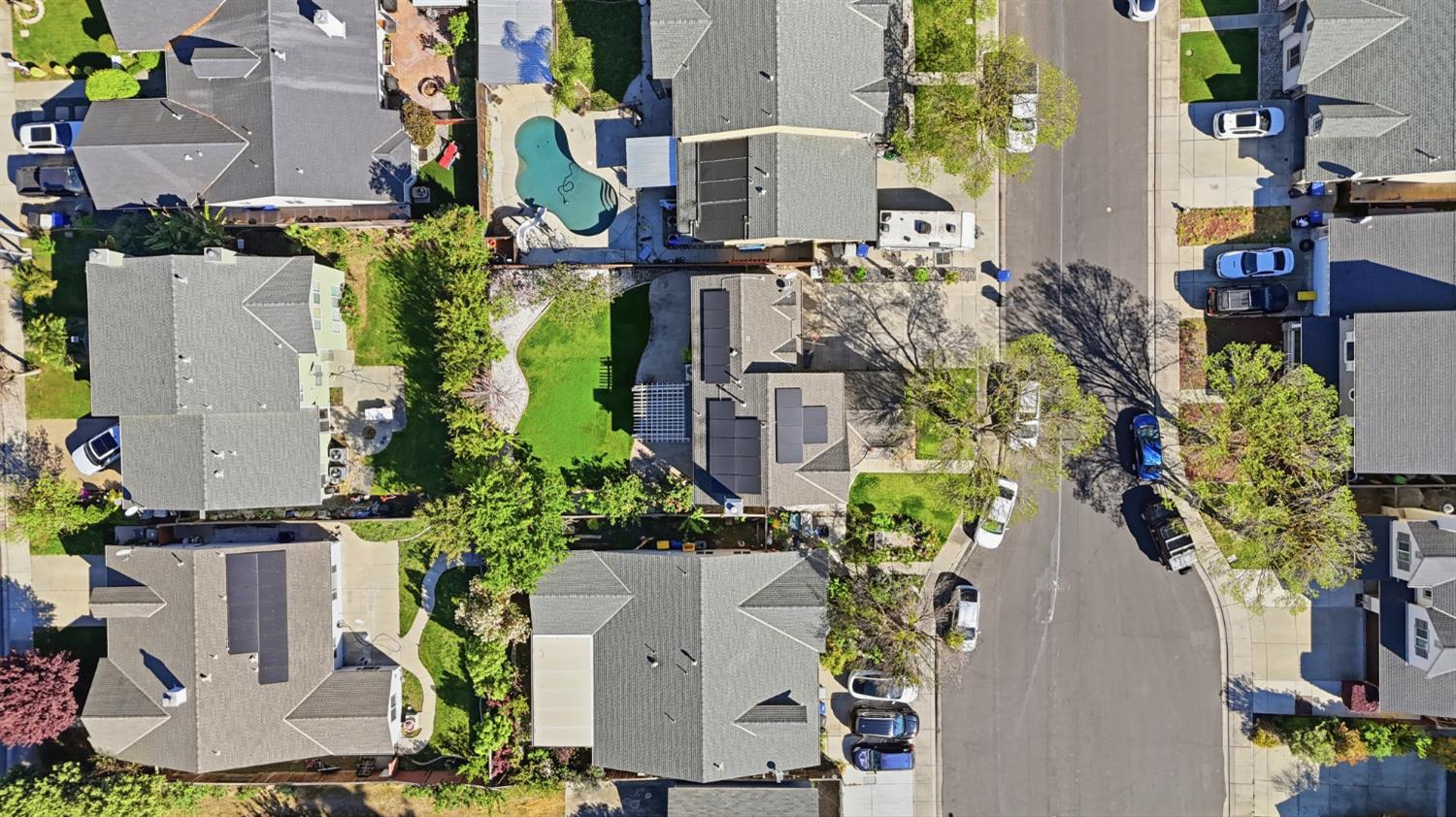 2213 Lionudakis Court Modesto, CA 95355 - Photo 35 of 38 an aerial view of houses with outdoor space