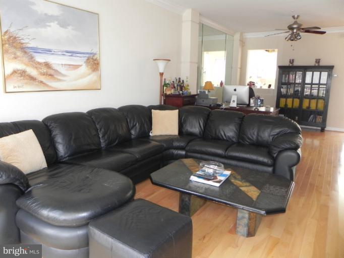 29 Stridesham Court Baltimore, MD 21209 - Photo 2 of 25 Living Room
