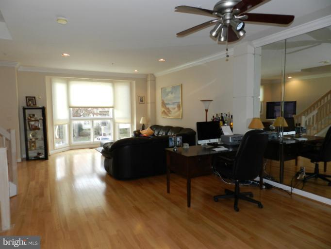29 Stridesham Court Baltimore, MD 21209 - Photo 23 of 25 Living Room