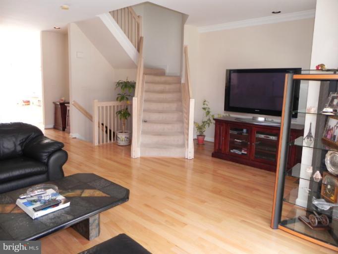 29 Stridesham Court Baltimore, MD 21209 - Photo 6 of 25 Living Room