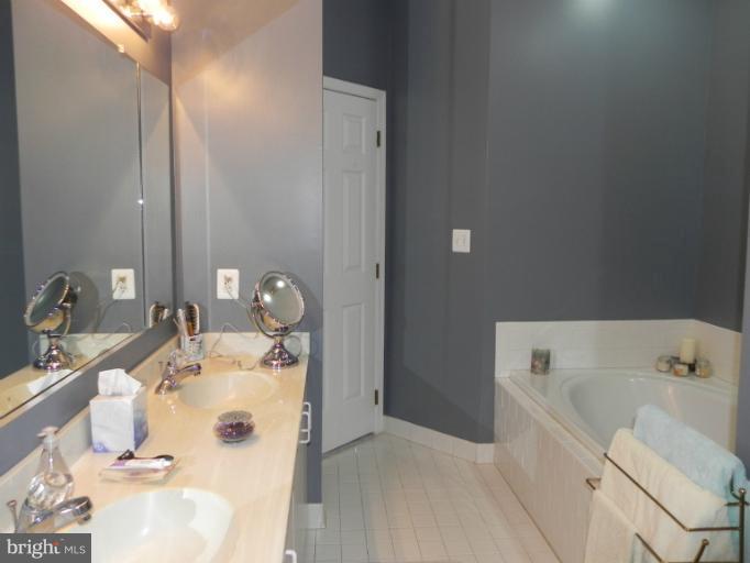 29 Stridesham Court Baltimore, MD 21209 - Photo 8 of 25 Bath (Master)