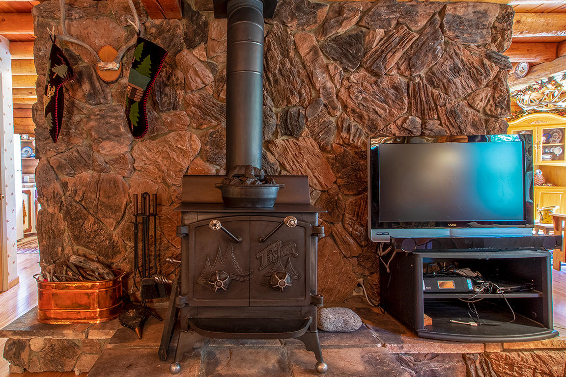53174 Walters Drive Idyllwild, CA 92549 - Photo 27 of 55 a living room with furniture and a flat screen tv