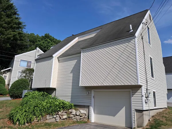 $3,200 | 4 Esquire Circle, Nashua, NH 03062