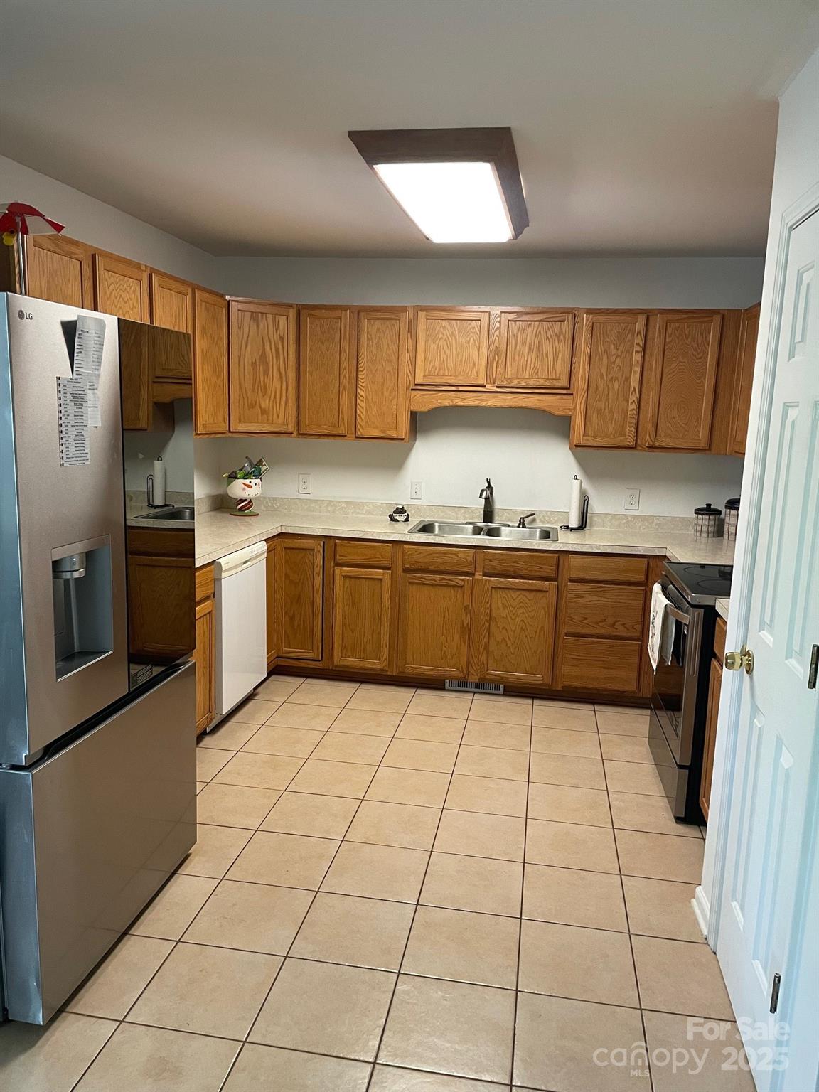 705 Sagrada Drive York, SC 29745 - Photo 9 of 26 a kitchen with stainless steel appliances granite countertop a sink and cabinets