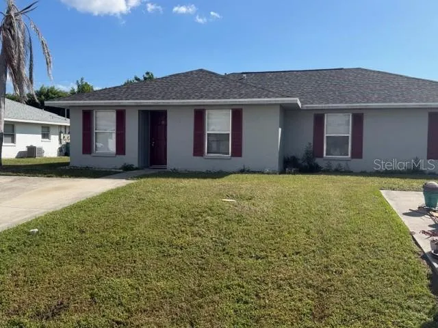 a view of a yard in front of a house