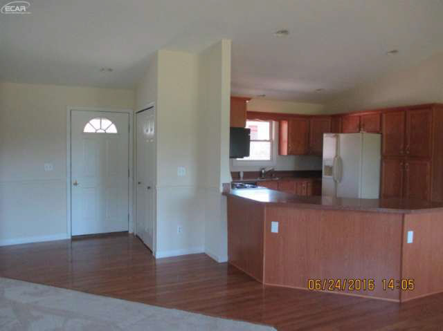 6879 Oak Grove Road Howell, MI 48855 - Photo 8 of 30 21182095-7.JPG