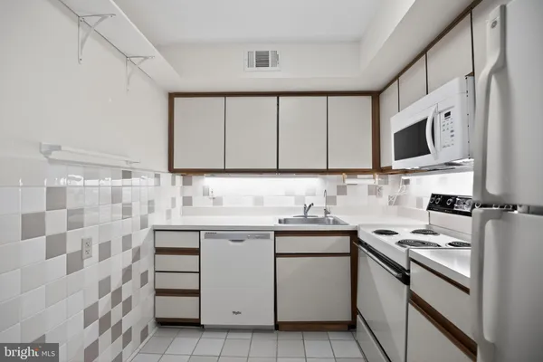 $195,000 | 111 Hampstead Drive, Unit 111, Ambler, PA 19002