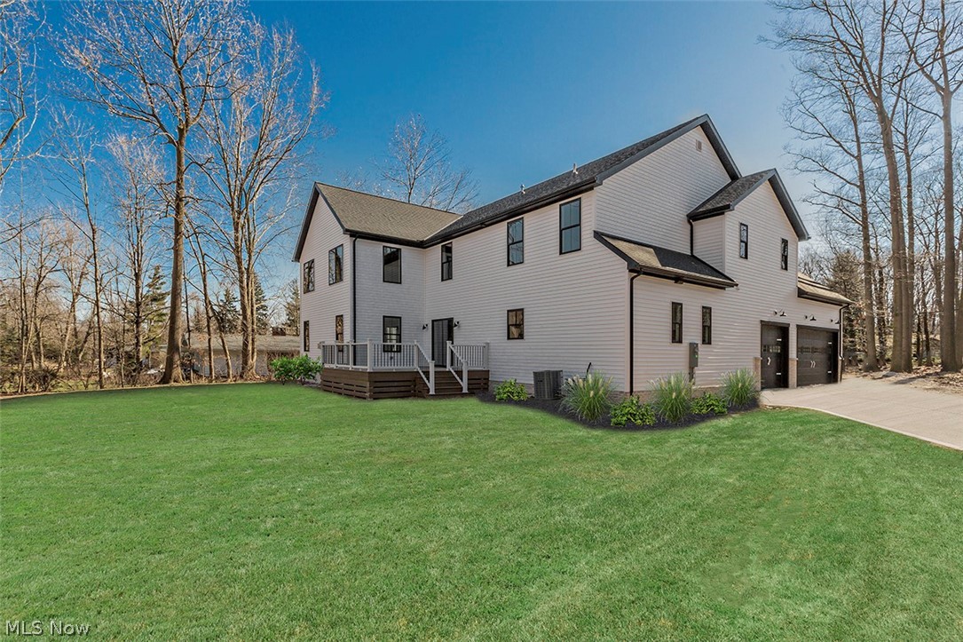 28449 South Woodland Road Cleveland, OH 44124 - Photo 2 of 34