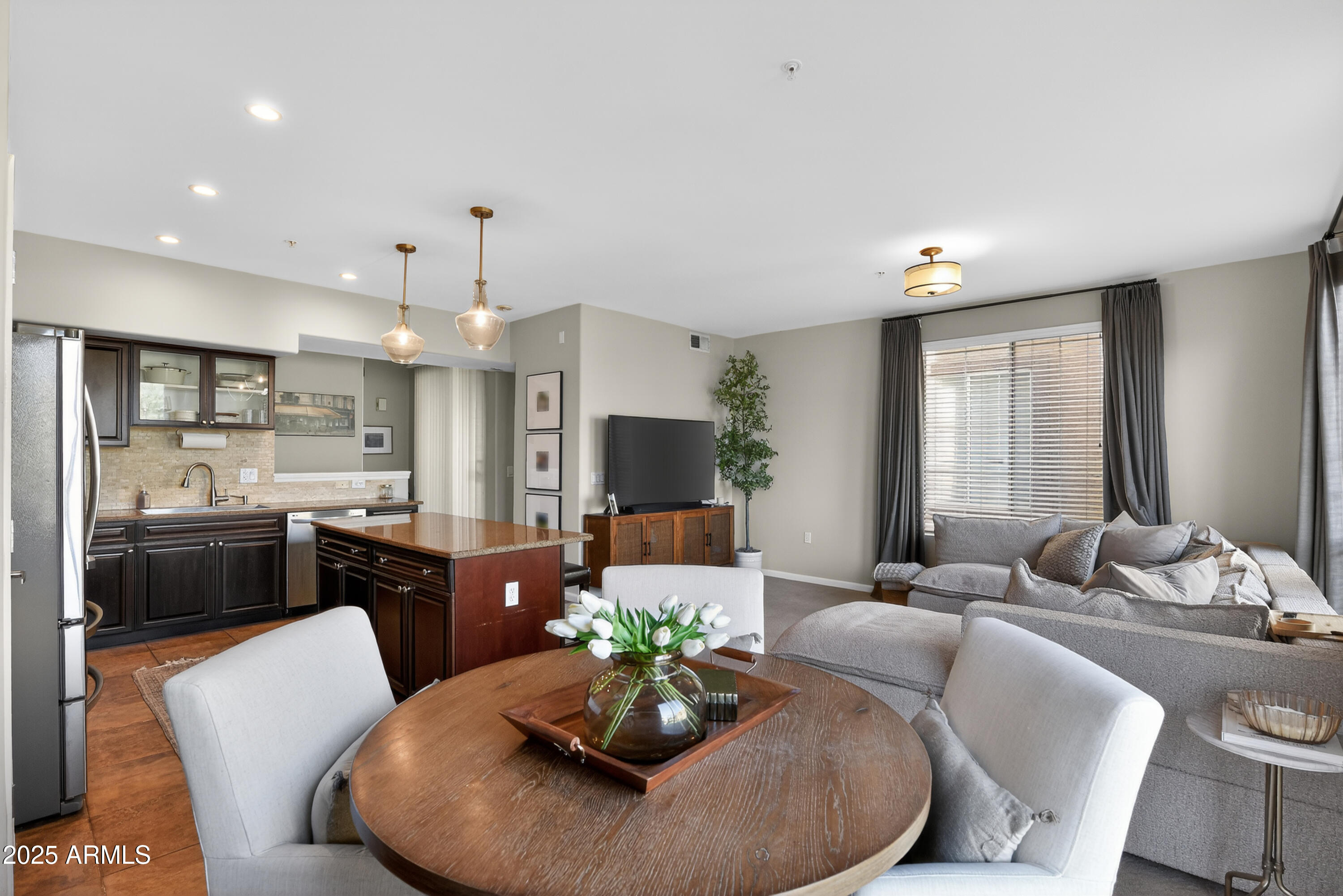 1920 East Bell Road, Unit 1079 Phoenix, AZ 85022 - Photo 17 of 29 a living room with furniture kitchen and a chandelier