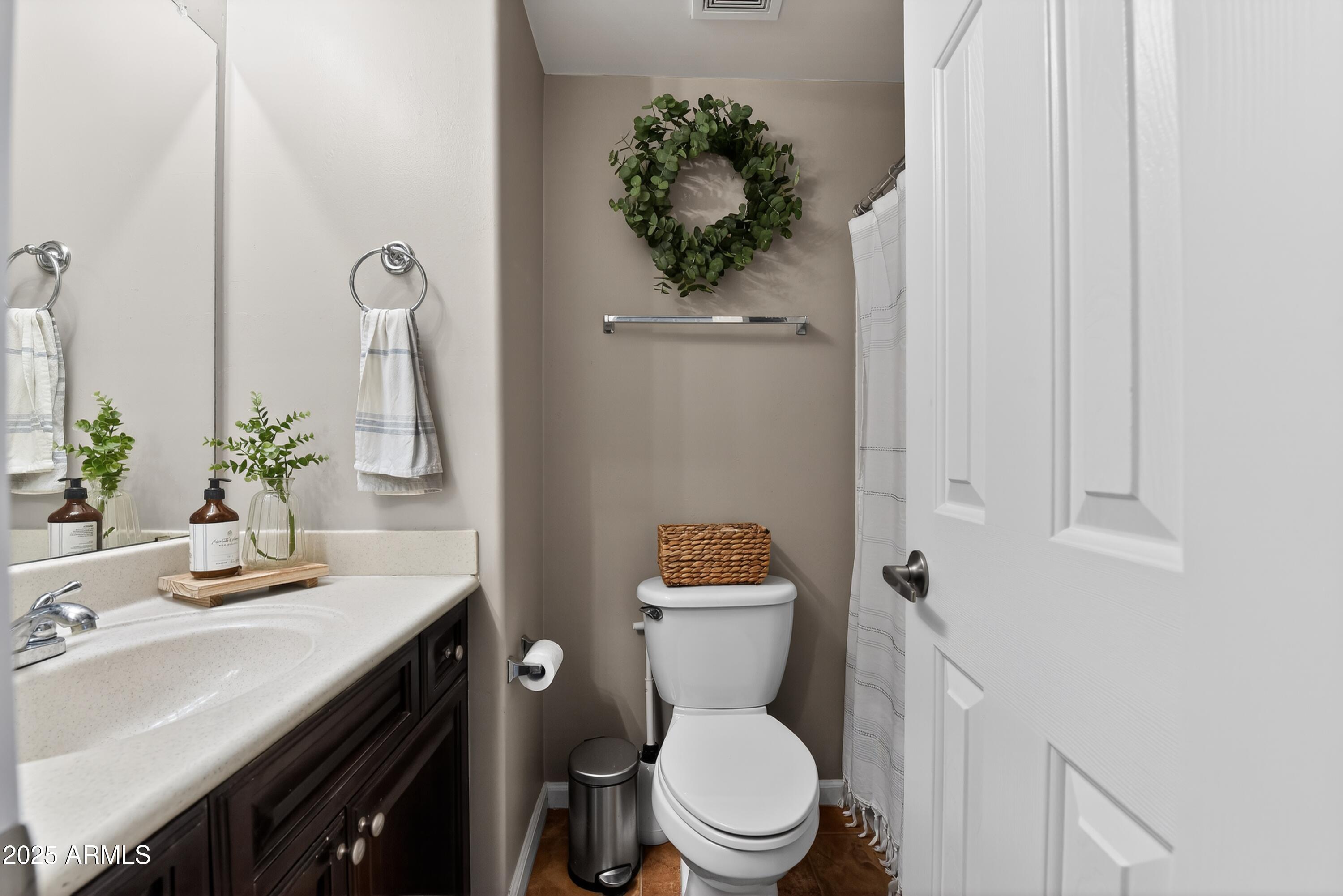 1920 East Bell Road, Unit 1079 Phoenix, AZ 85022 - Photo 25 of 29 a bathroom with a toilet a sink and mirror